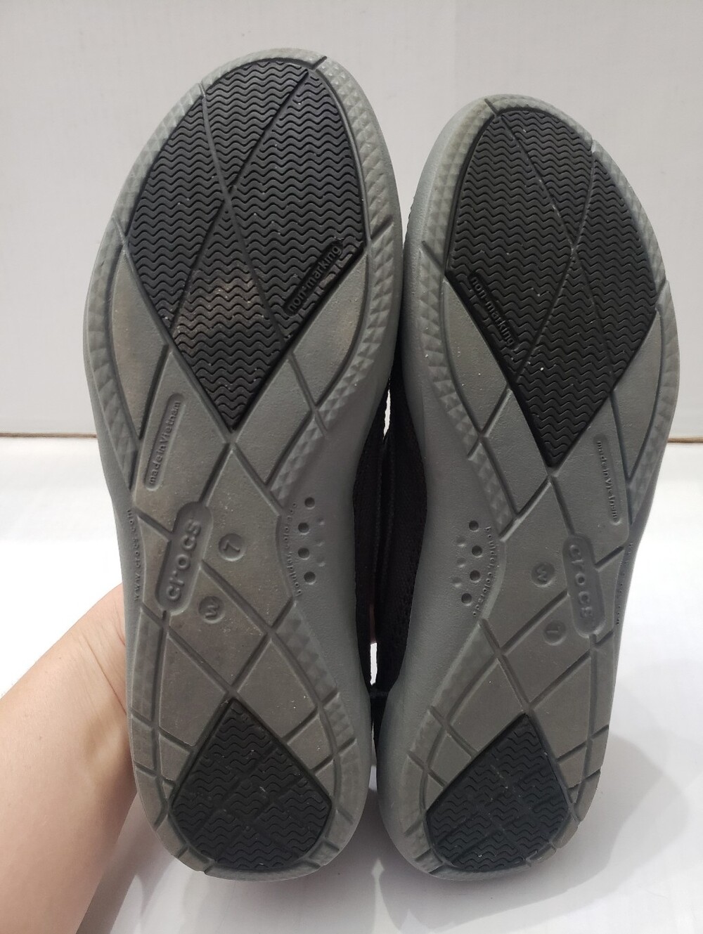 Crocs Walu Canvas Loafers Boat Shoes Womens Black Size 7 - Picture 8 of 9